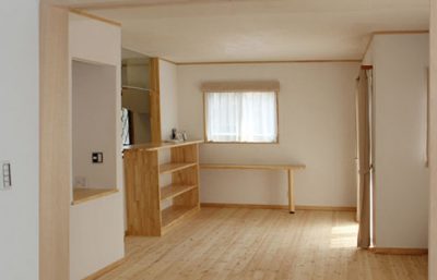 リビング パインフロア 塗り壁 青山都市建設