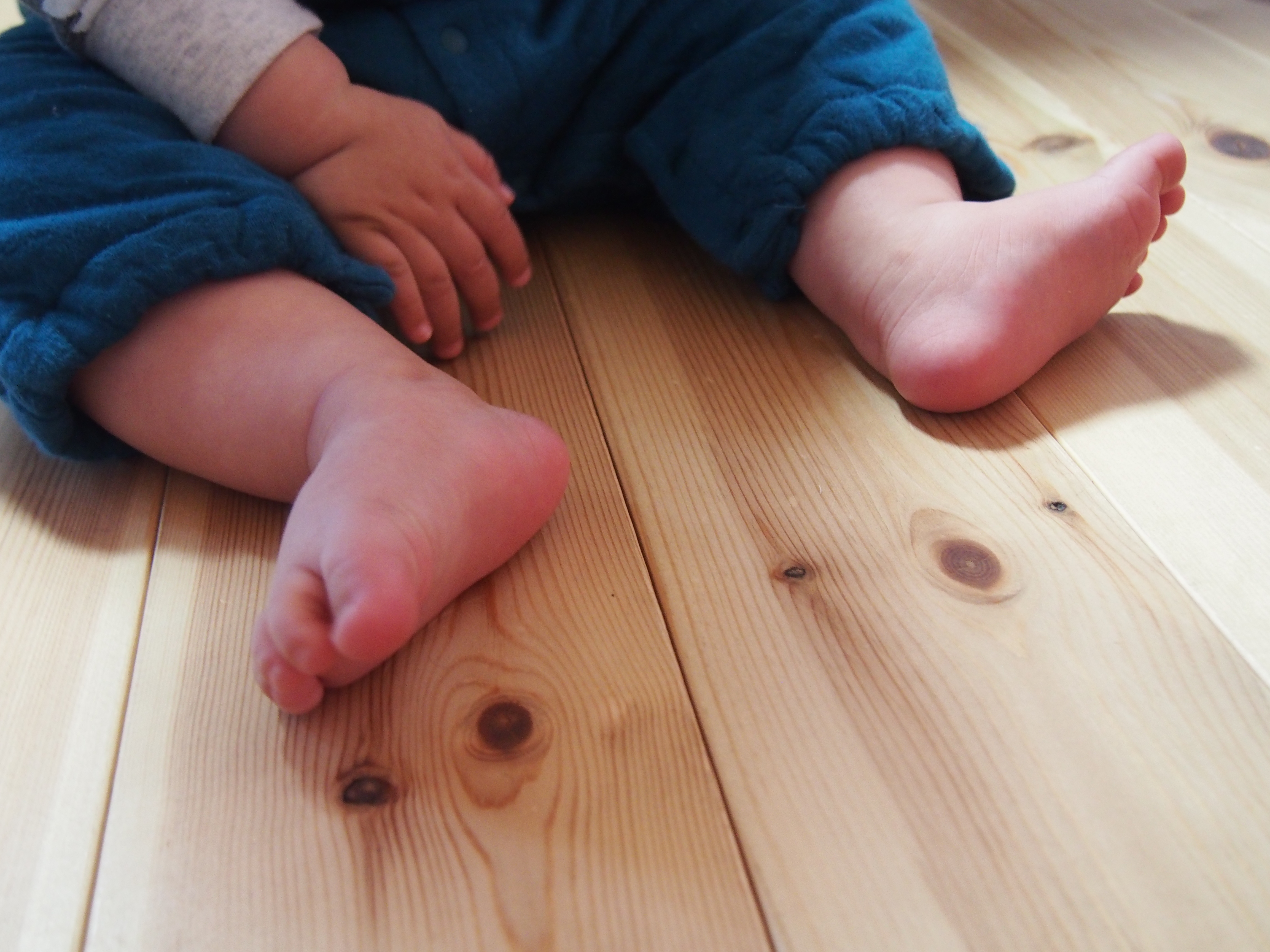 青山都市建設　赤ちゃんも喜ぶ床材